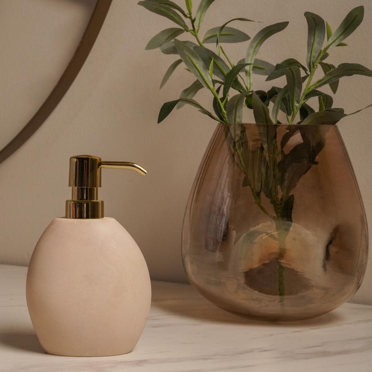 موزع سوائل ديمبل كريمي ارتفاع 17 سم