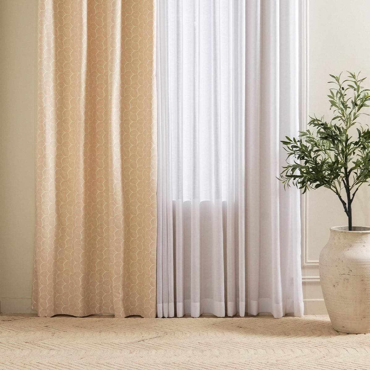 ستارة هيلي كريمي 140×300 سم