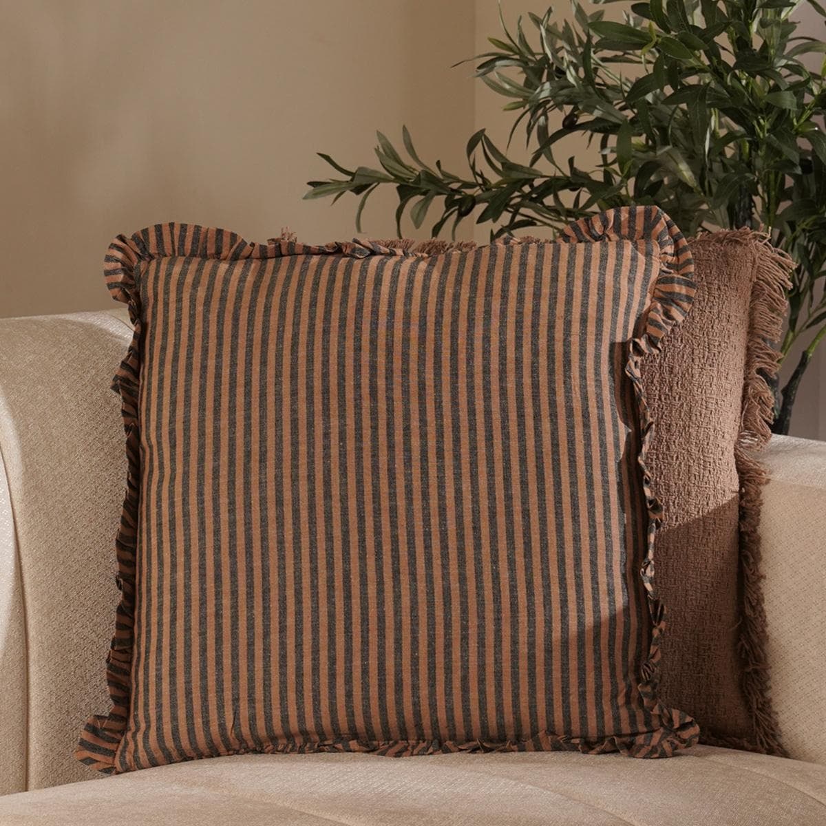 كوشيّة مخططة بنية 45×45 سم