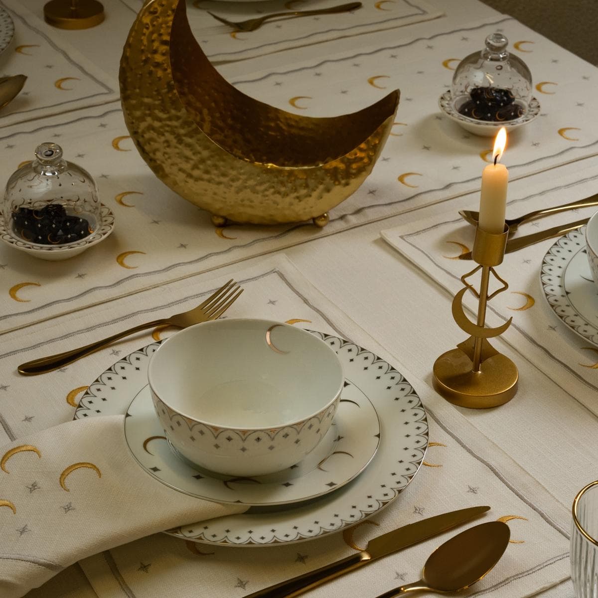 طقم عشاء قمرة بورسلين ذهبي 18 قطعة