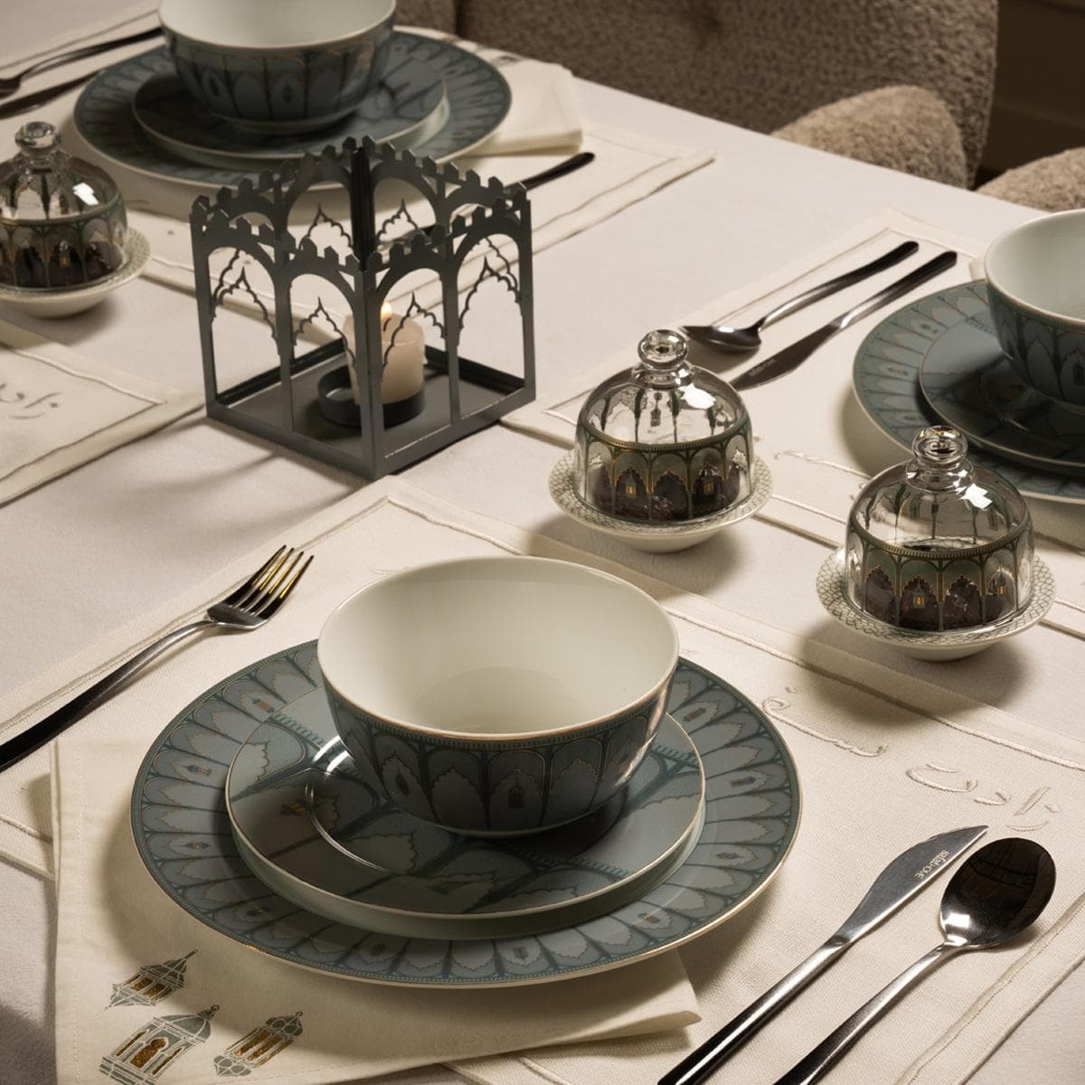 طقم عشاء قصر بورسلين رمادي 18 قطعة