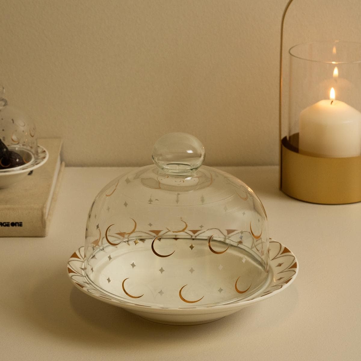 طبق تقديم تمر مع غطاء جمرة ذهبي 20 سم