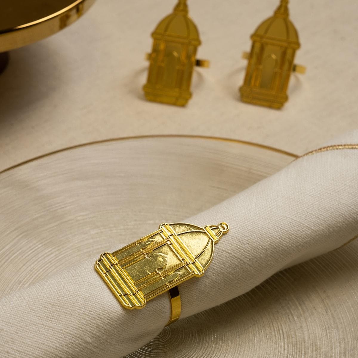 طقم حلقات مناديل معدنية قصر ذهبي 6 قطع