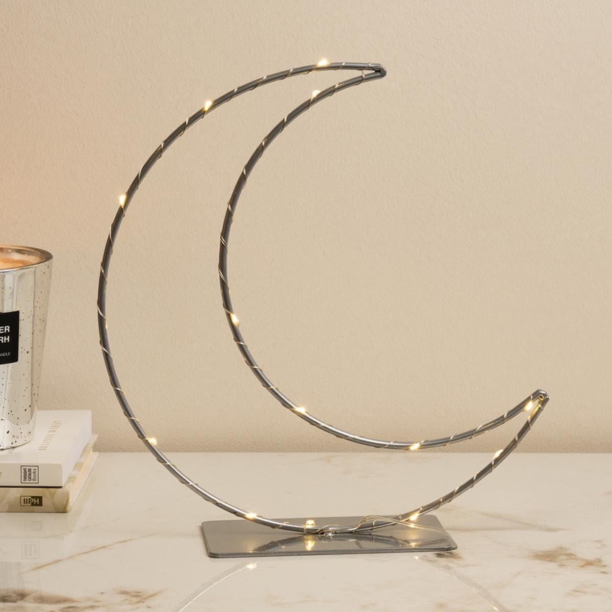 إضاءة LED معدنية هلال فضي 30×39 سم