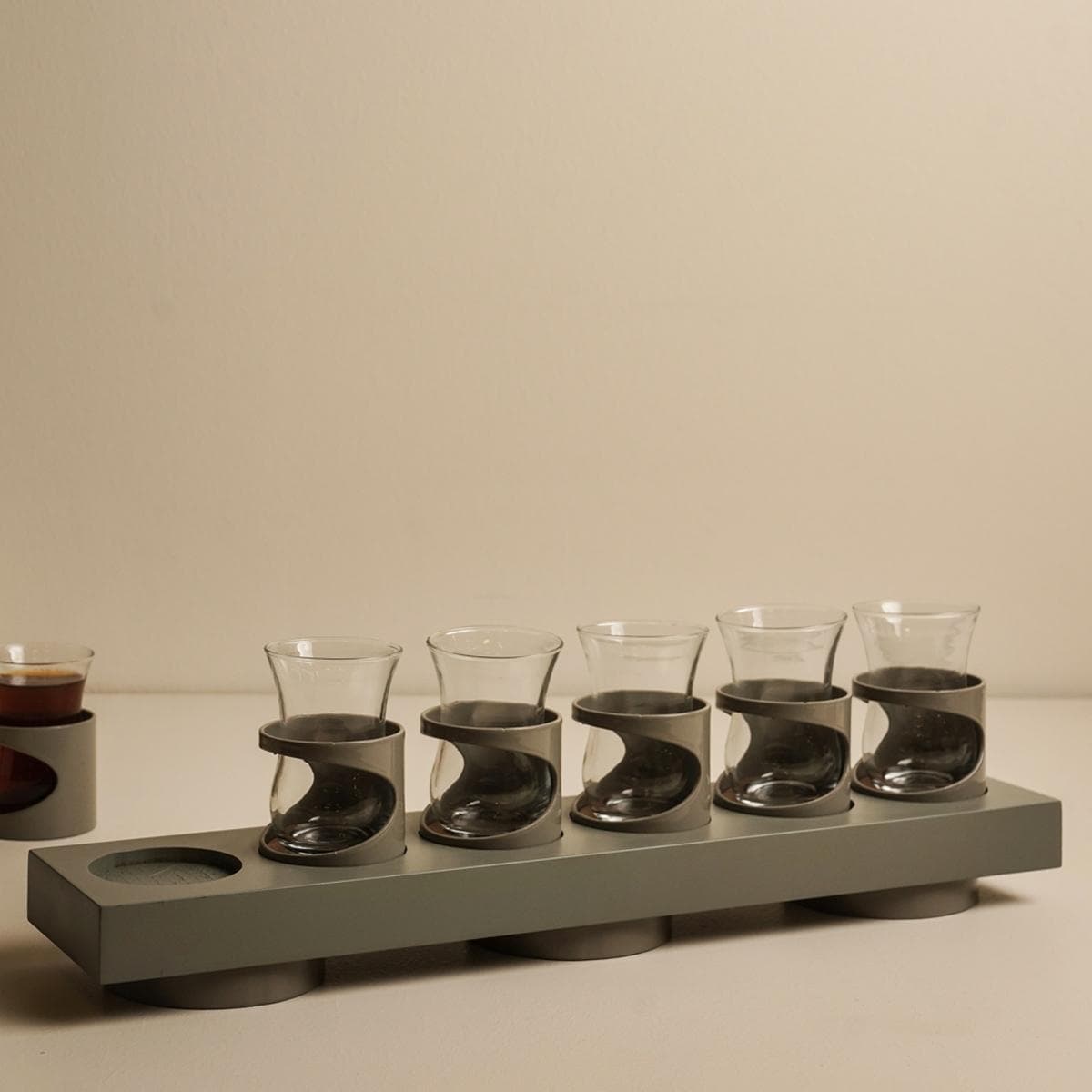 Al Liwan Istikana Set 6Pcs with Platform Grey