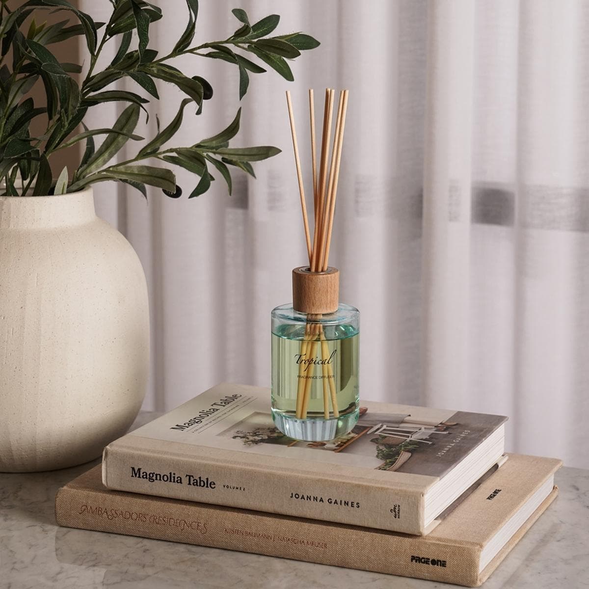 فوّاحة عطر برائحة استوائية 180 مل