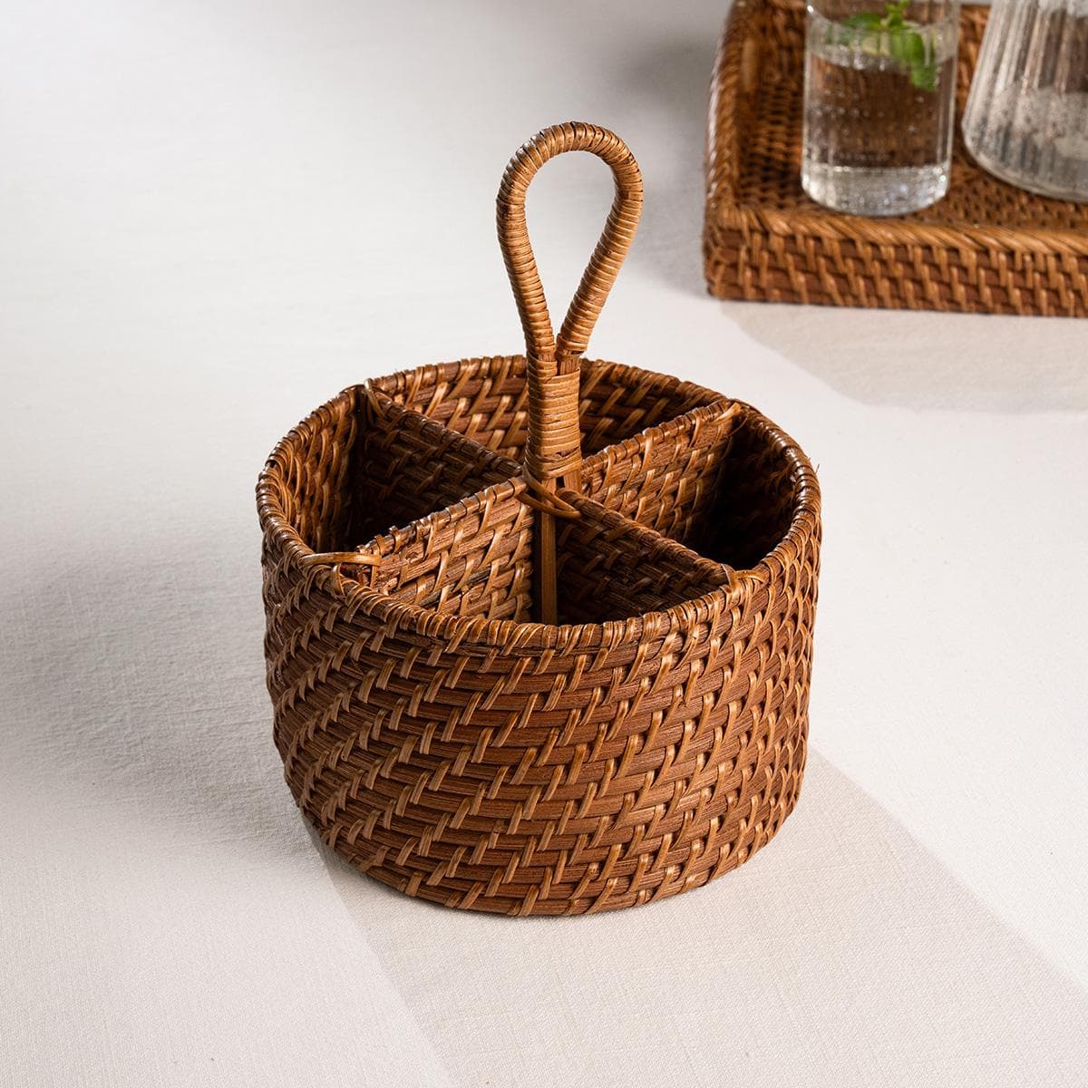 حامل أدوات مائدة كلير راتان بني بقطر 20 سم