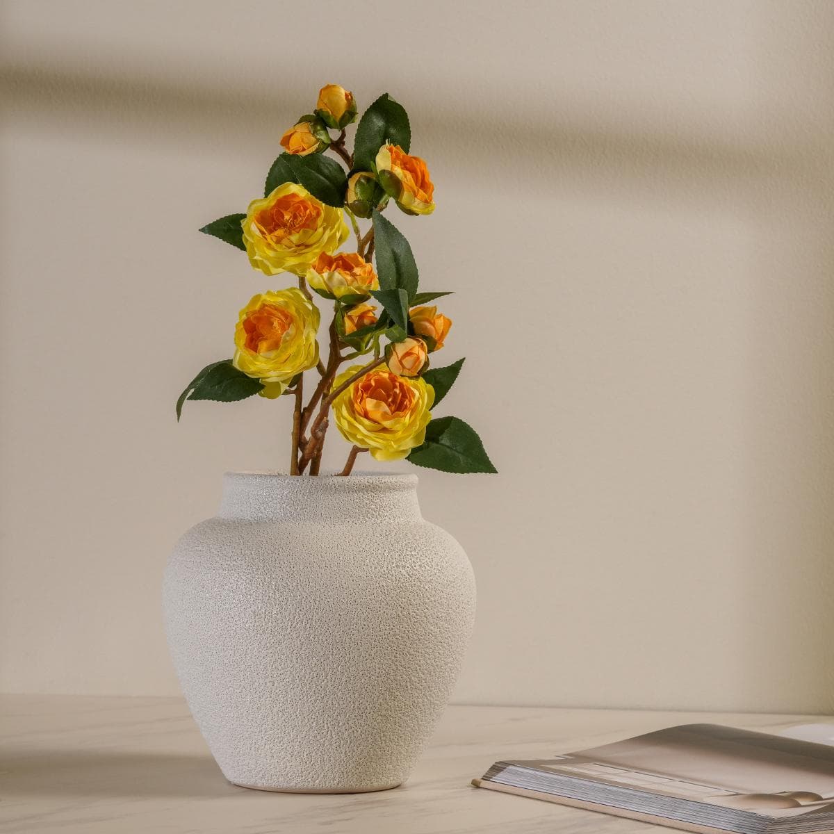 زهرة صناعية بساق واحدة كامليا صفراء 66 سم