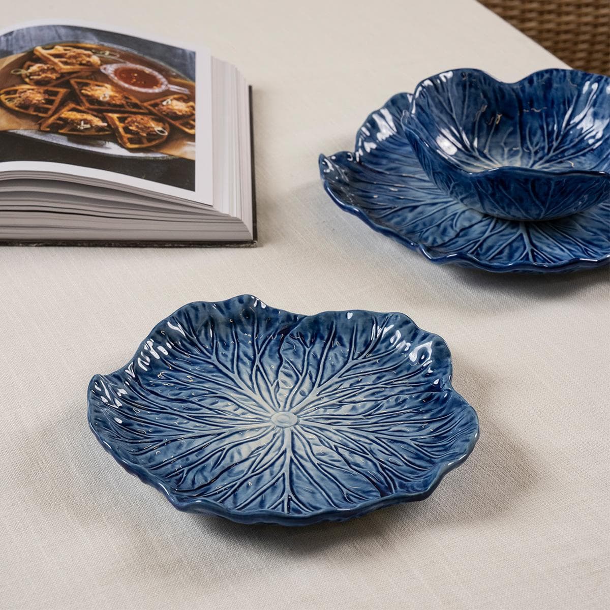 Leafy Side Plate Blue 21.5X3.5 cm