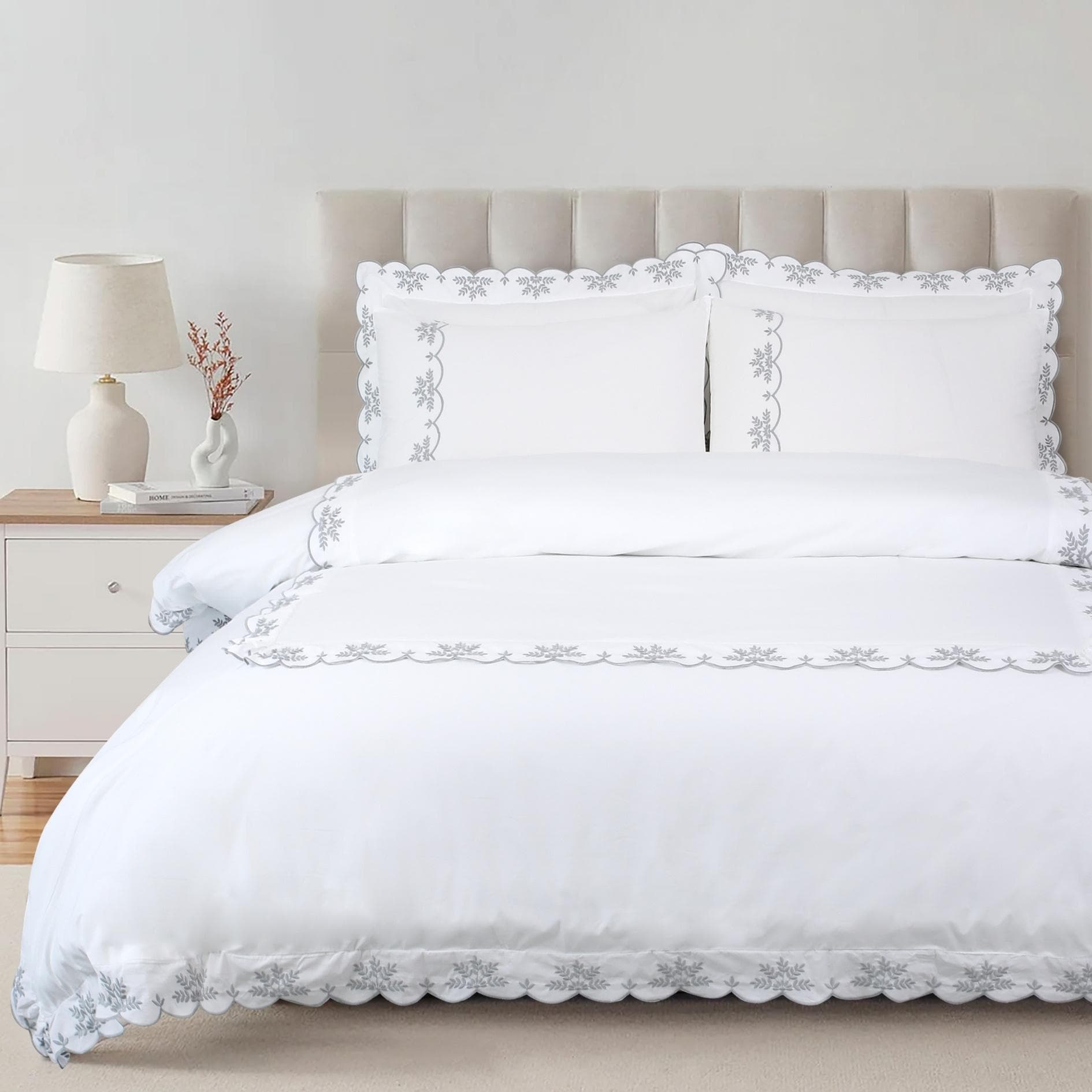 طقم غطاء لحاف مُطرز نيكولز 3 قطع أبيض 240×260 سم