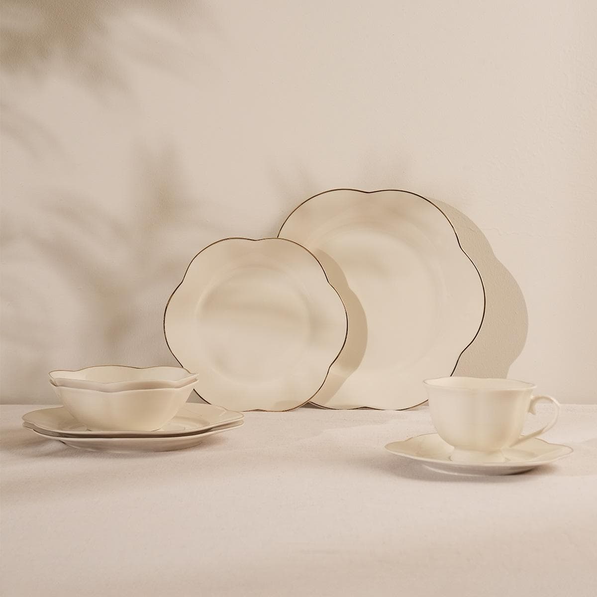 Lily New Bone Dinner Set 30Pcs Gold/White