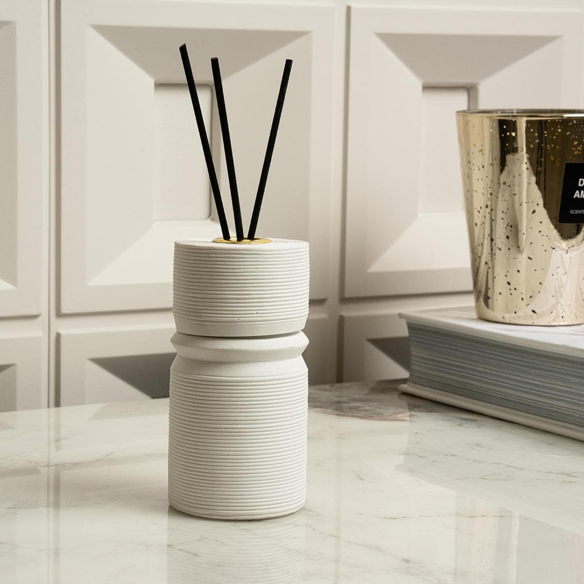 Pillar Perfume Diffuser White 6X6X12 cm