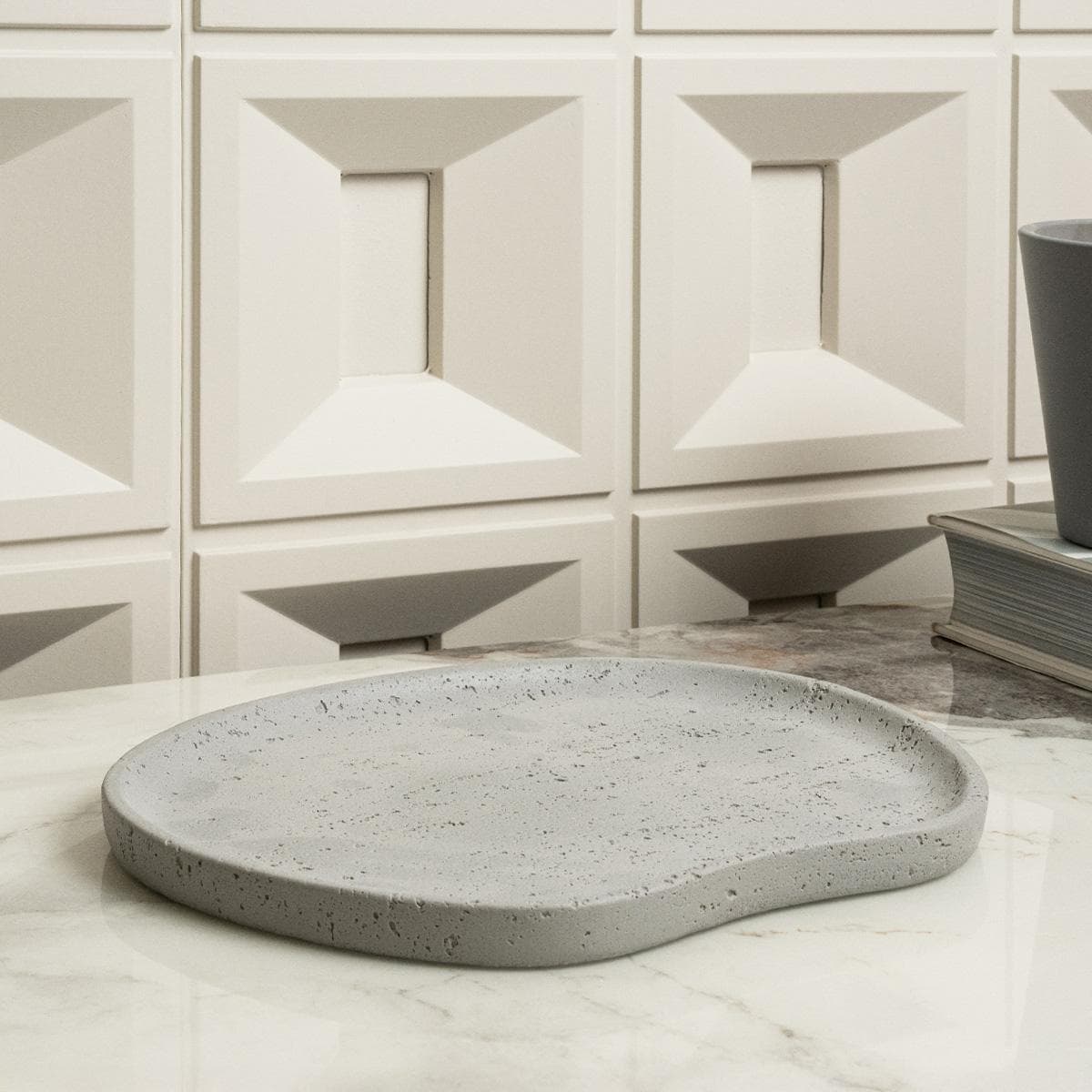 Oblong Resin Tray Grey 29X2X21 cm