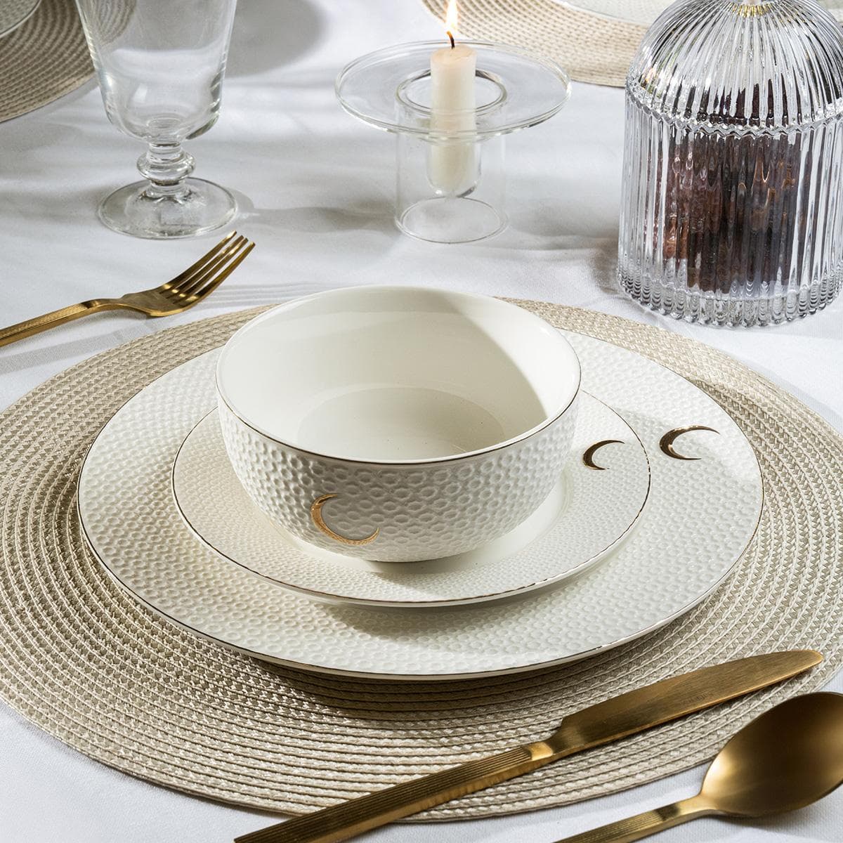 طقم عشاء نيو بون قُمر 18 قطعة ذهبي