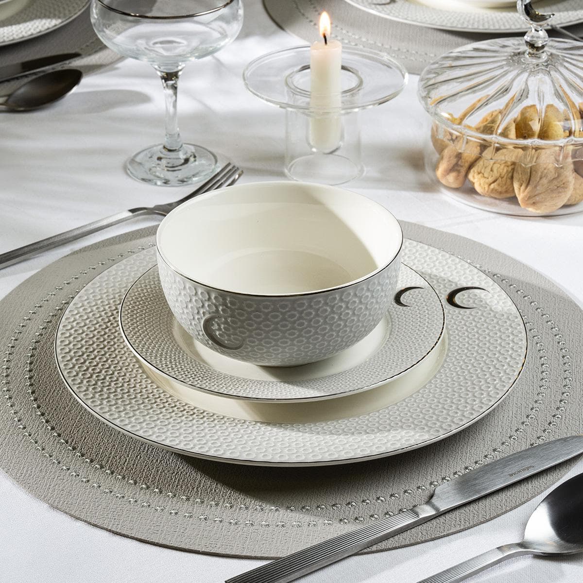 طقم عشاء نيو بون قُمر 18 قطعة فضي