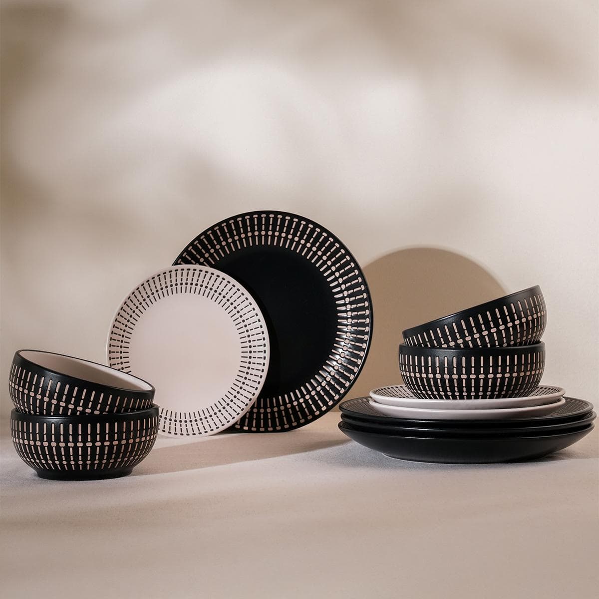 Column Stoneware Dinner Set 18Pcs Black
