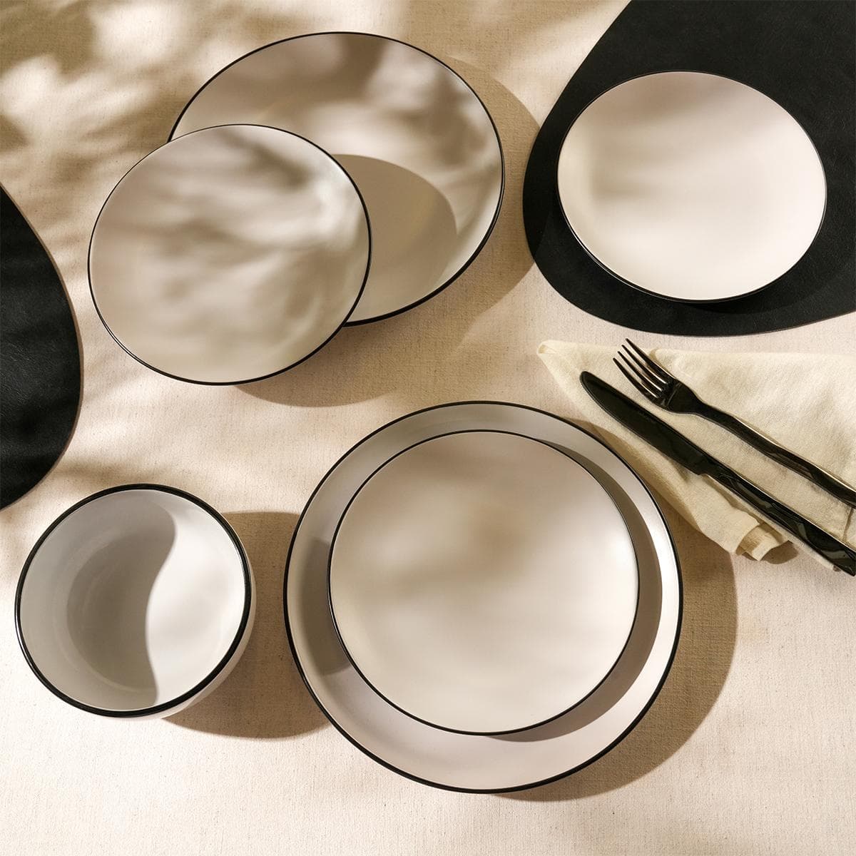Tavi Stoneware Dinner Set 18Pcs Black