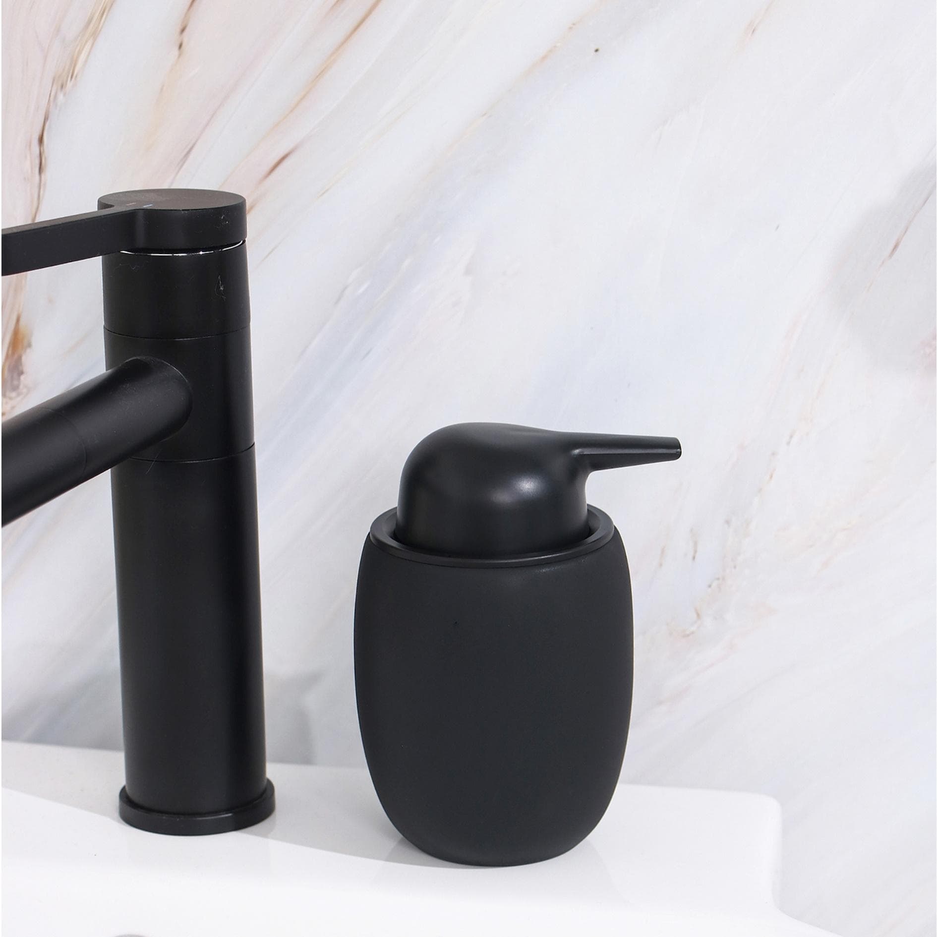 موزع صابون لوج أسود 8.7 قُطر × 10.4/13.6 ارتفاع