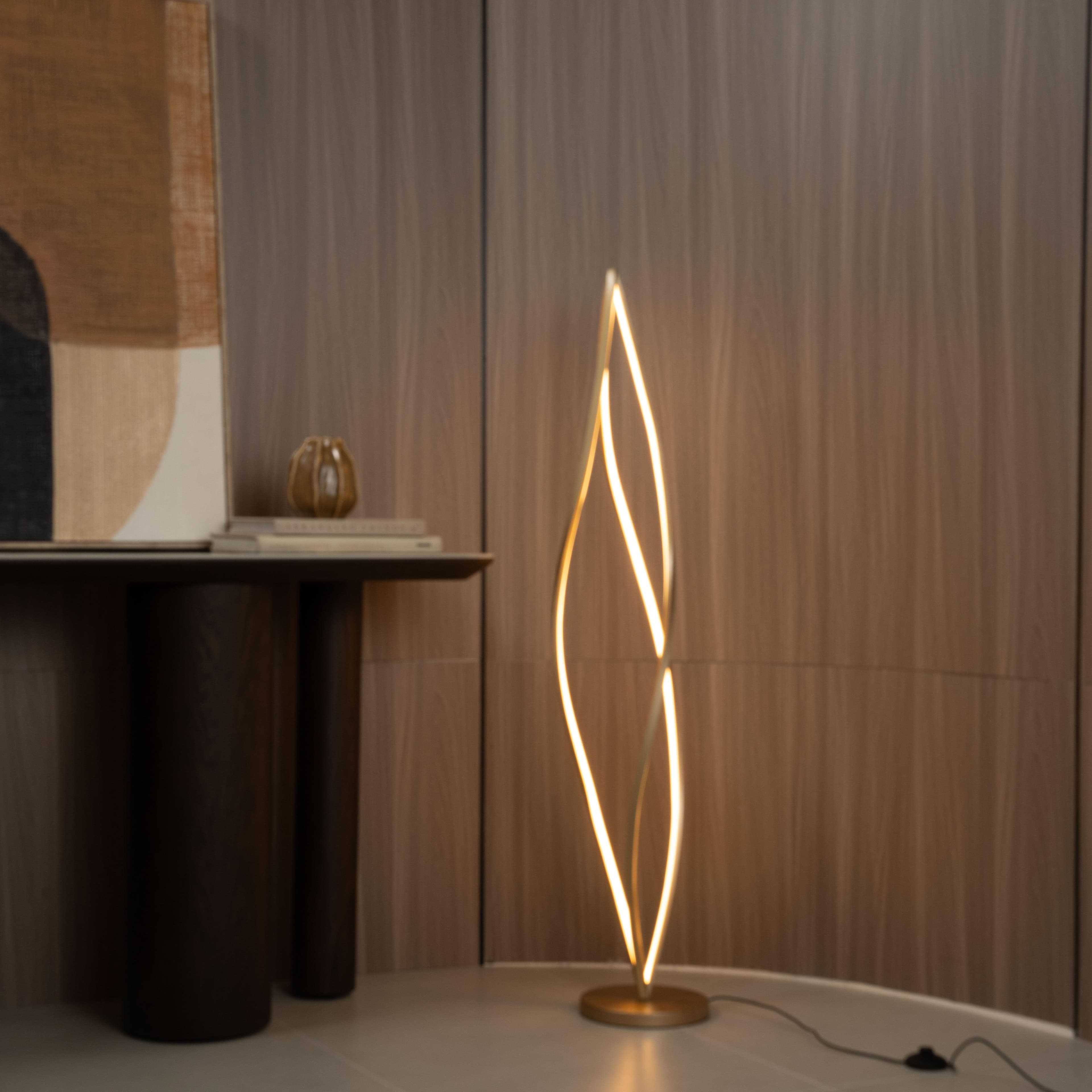 مصباح أرضي LED أورب ذهبي ارتفاع 130 سم