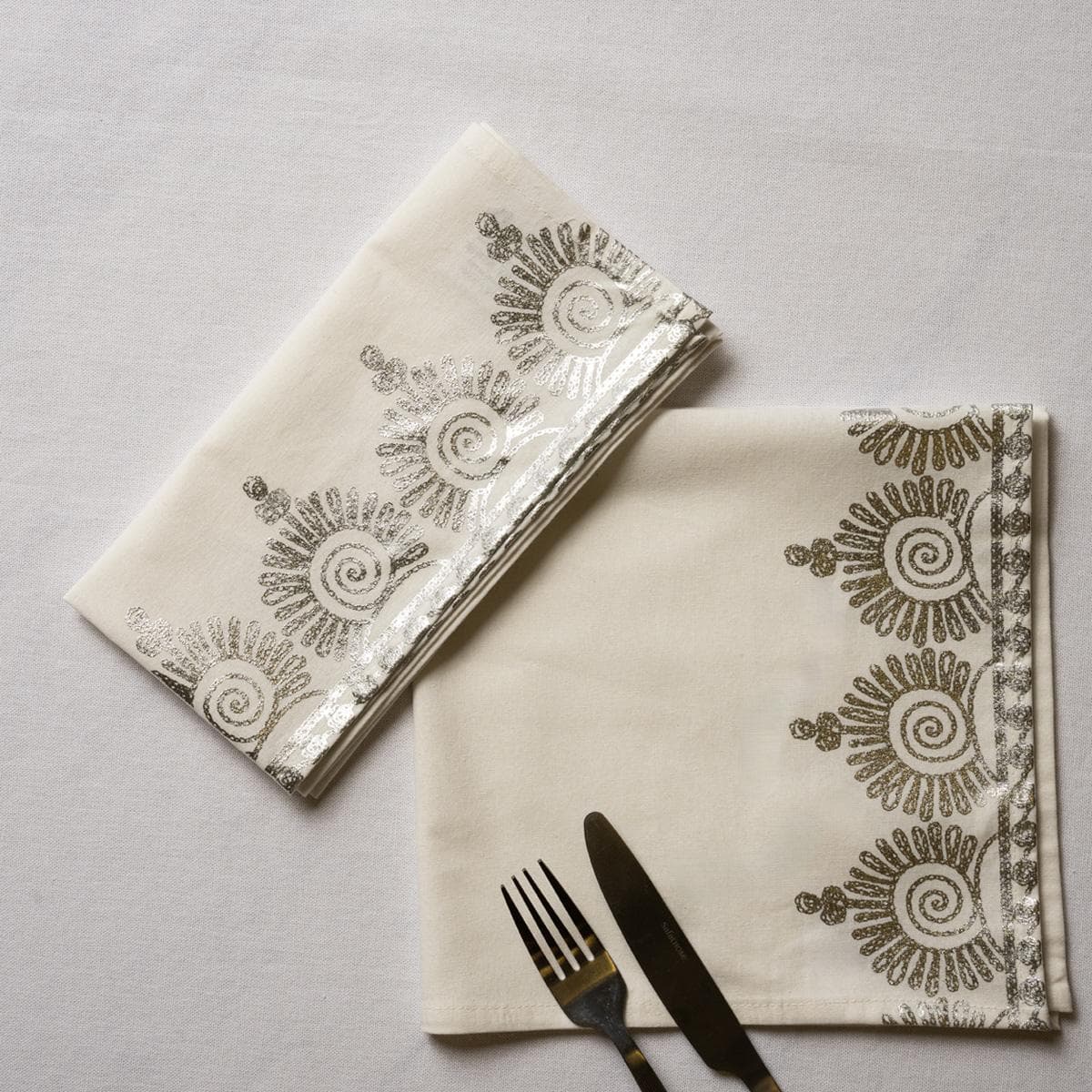 محارم مائدة ناشيل فضي مطبوع 45×45 سم