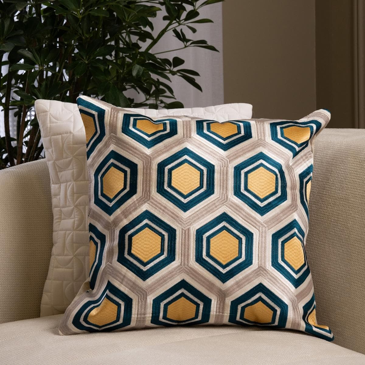 كوشيّة جاد برونزية 50×50 سم