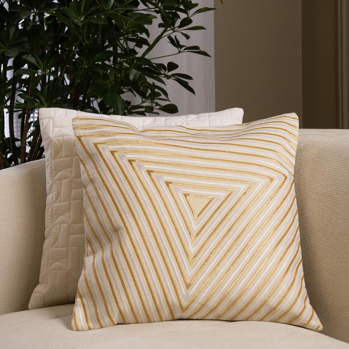 كوشيّة هيبنوتايز ذهبية 50×50 سم