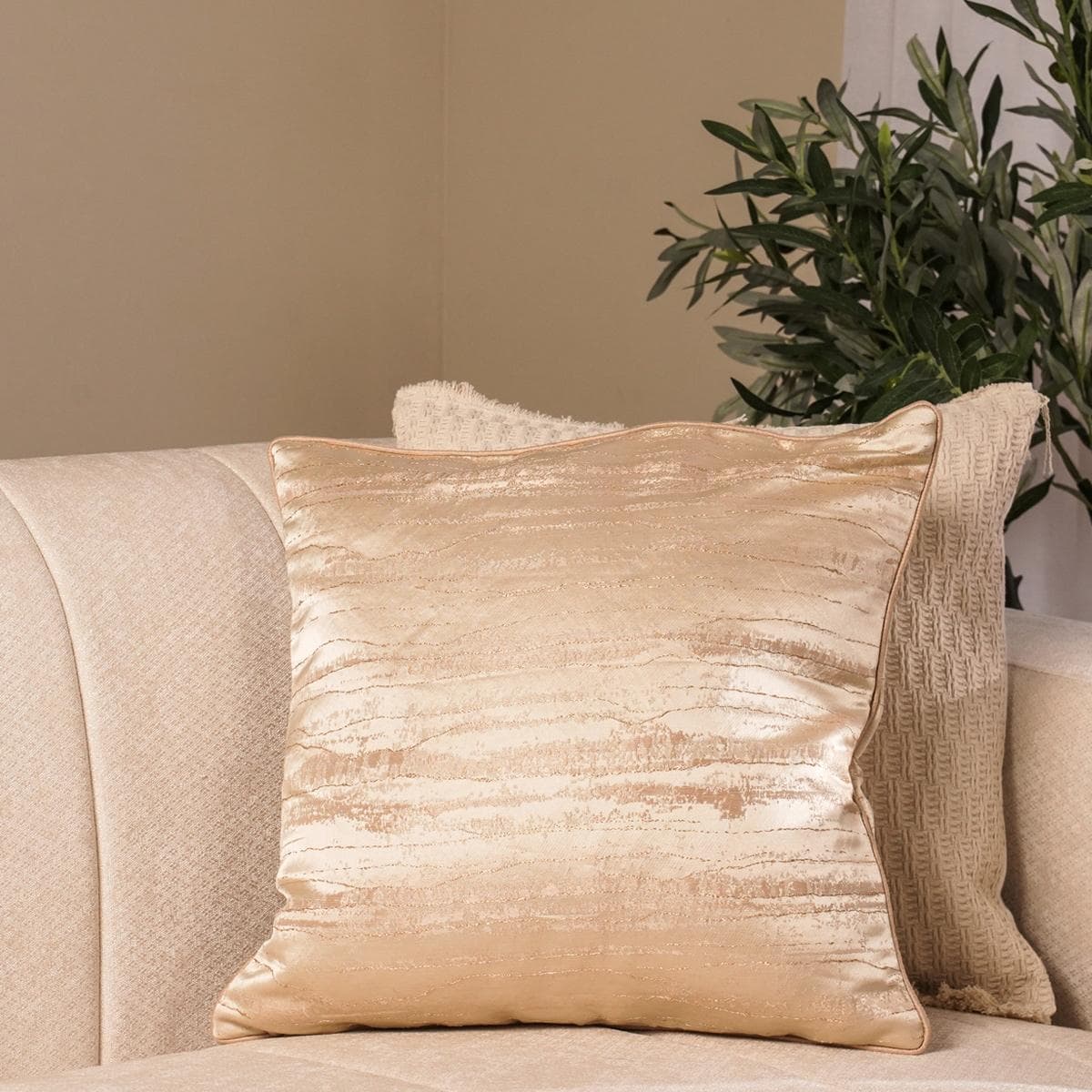 كوشيّة بود ذهبية 45×45 سم