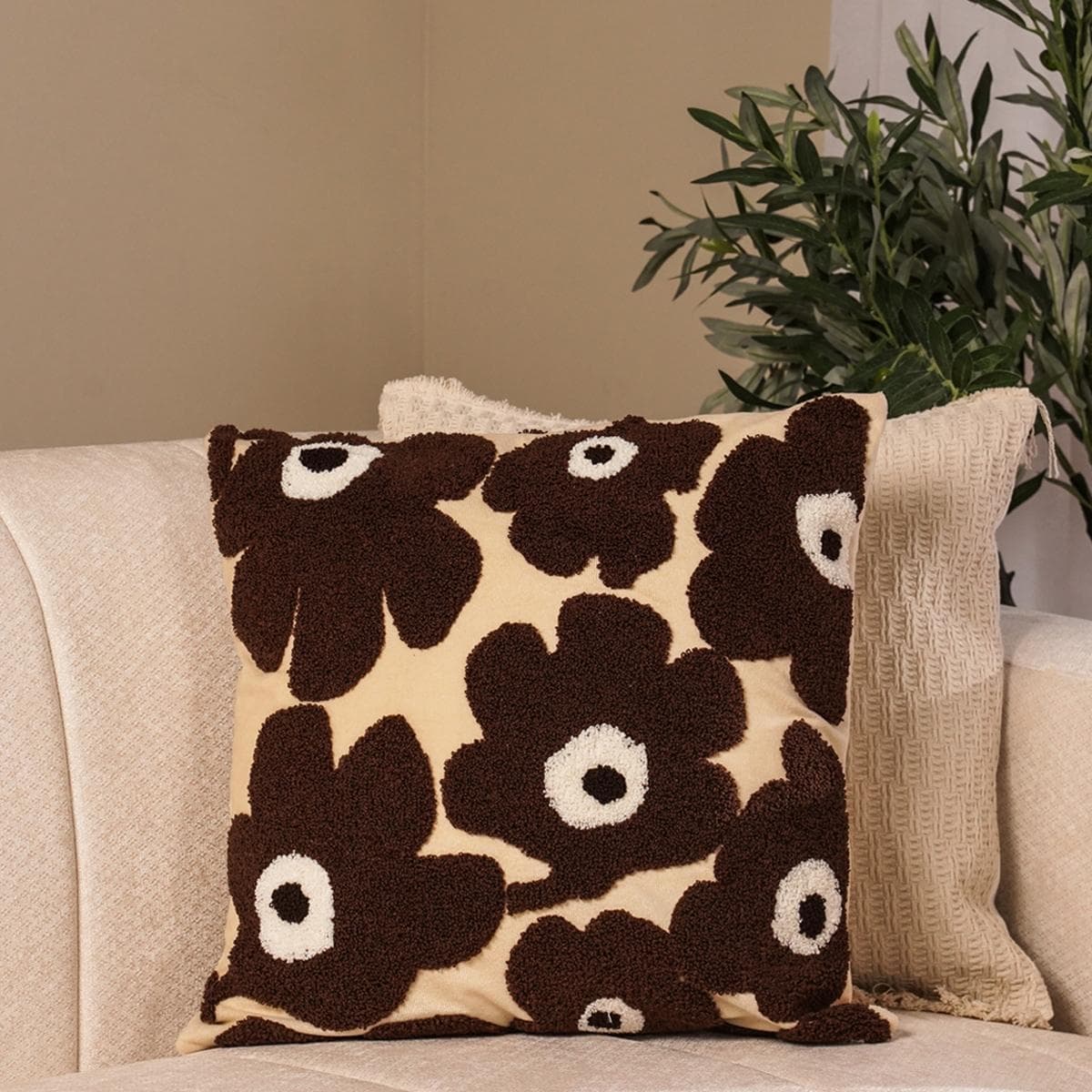 كوشيّة فلورا توفت بنية 45×45 سم