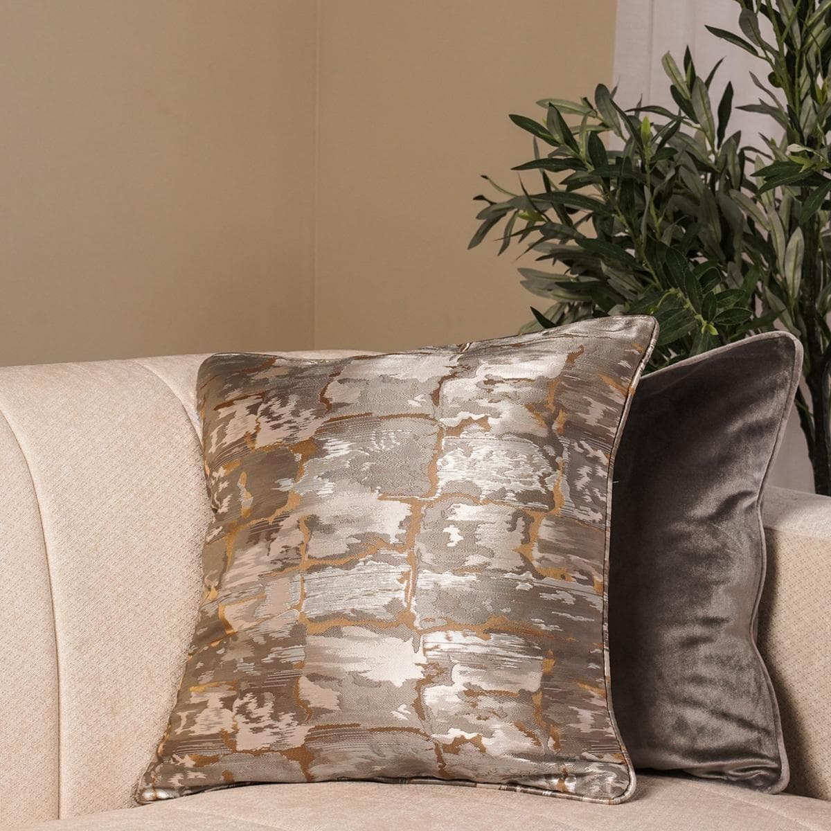 كوشيّة ماريو ذهبية 45×45 سم