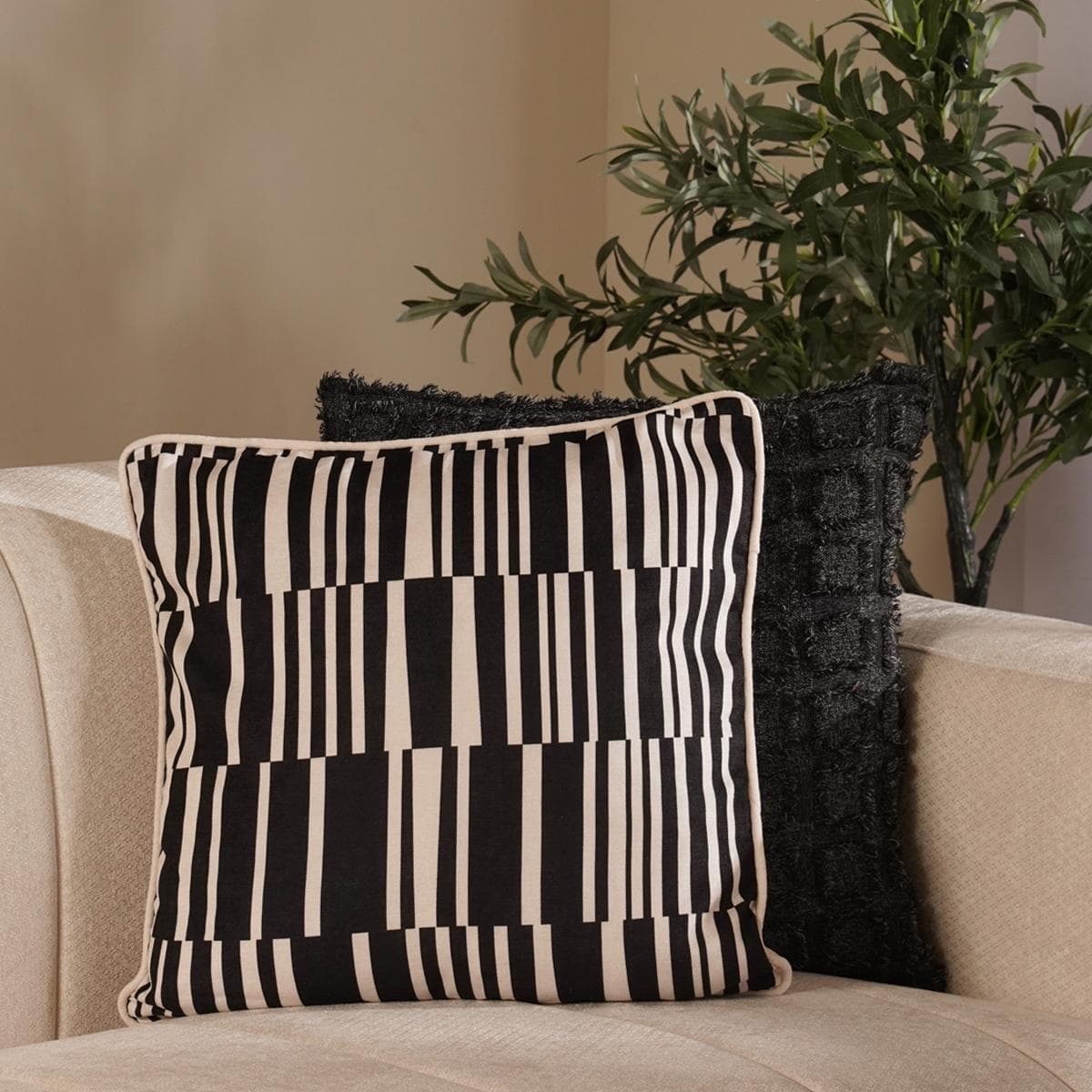 Yasmine Cushion Black 45 X 45 cm