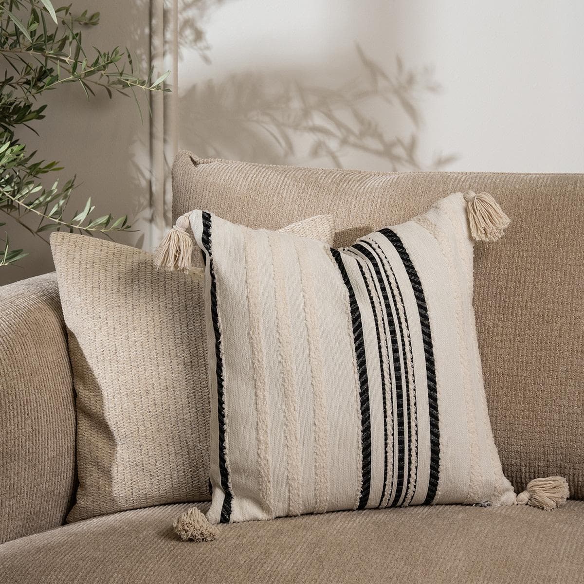 Guhit Cushion Black 45X45 cm