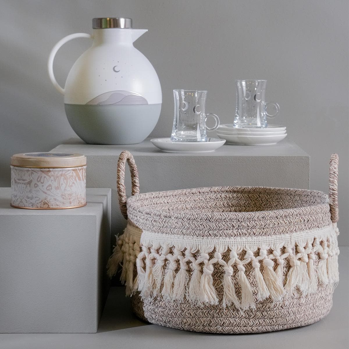 Luna Tea with Pistachio Sweets Bundle Set 4Pcs