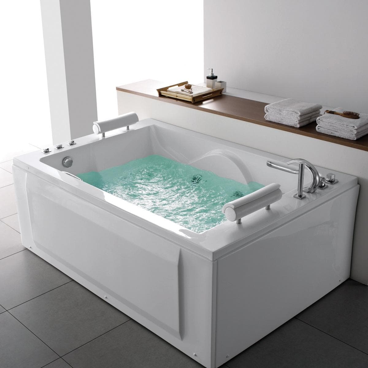 جاكوزي 190 × 130 × 70 ســـم من إيزابيلا