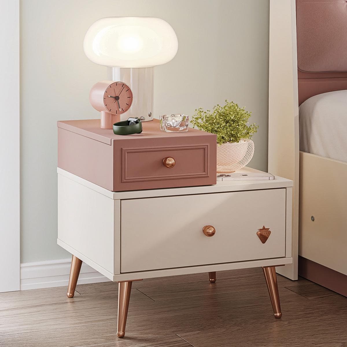 خزانة بجانب السرير للأطفال إليجانس وردي/كريمي