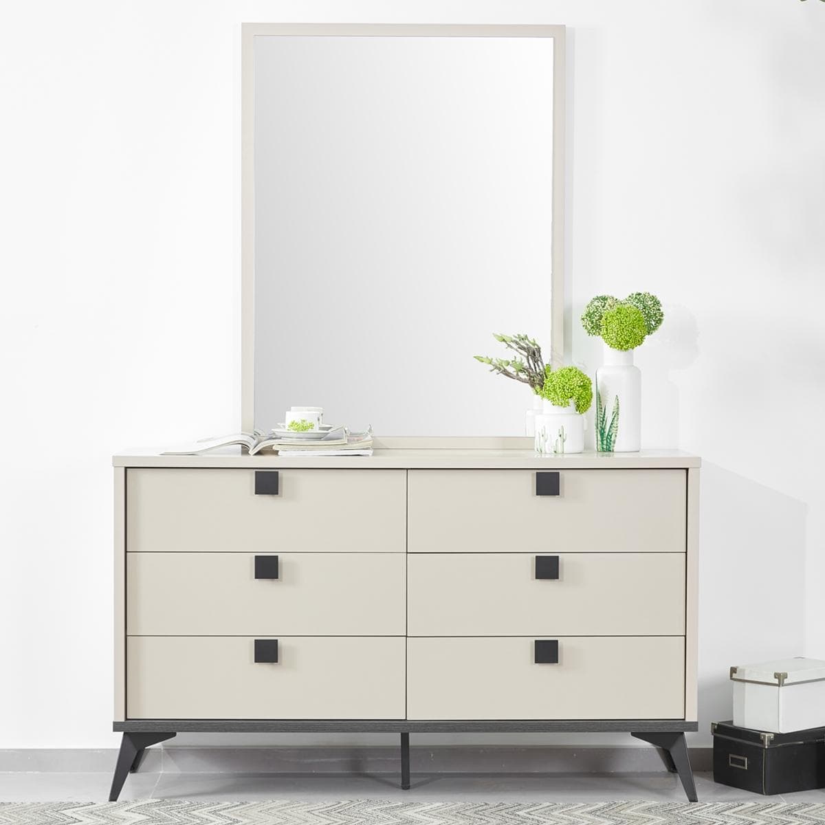 Ryan Dresser with Mirror Black Oak/Champagne