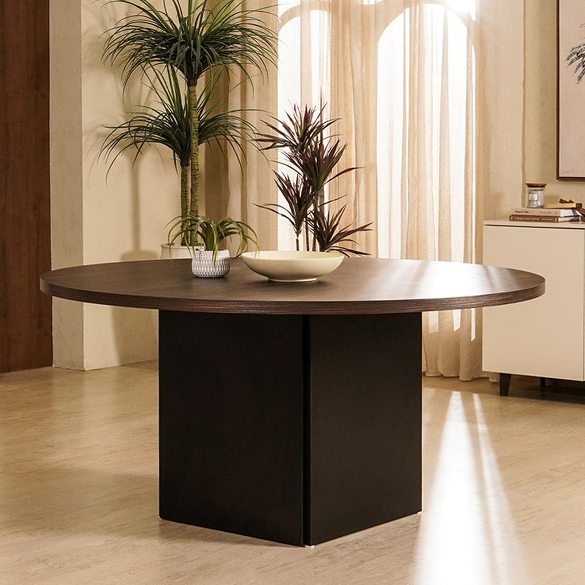 Prato Round 6 Seater Dining Table Brown/Black 160 cm