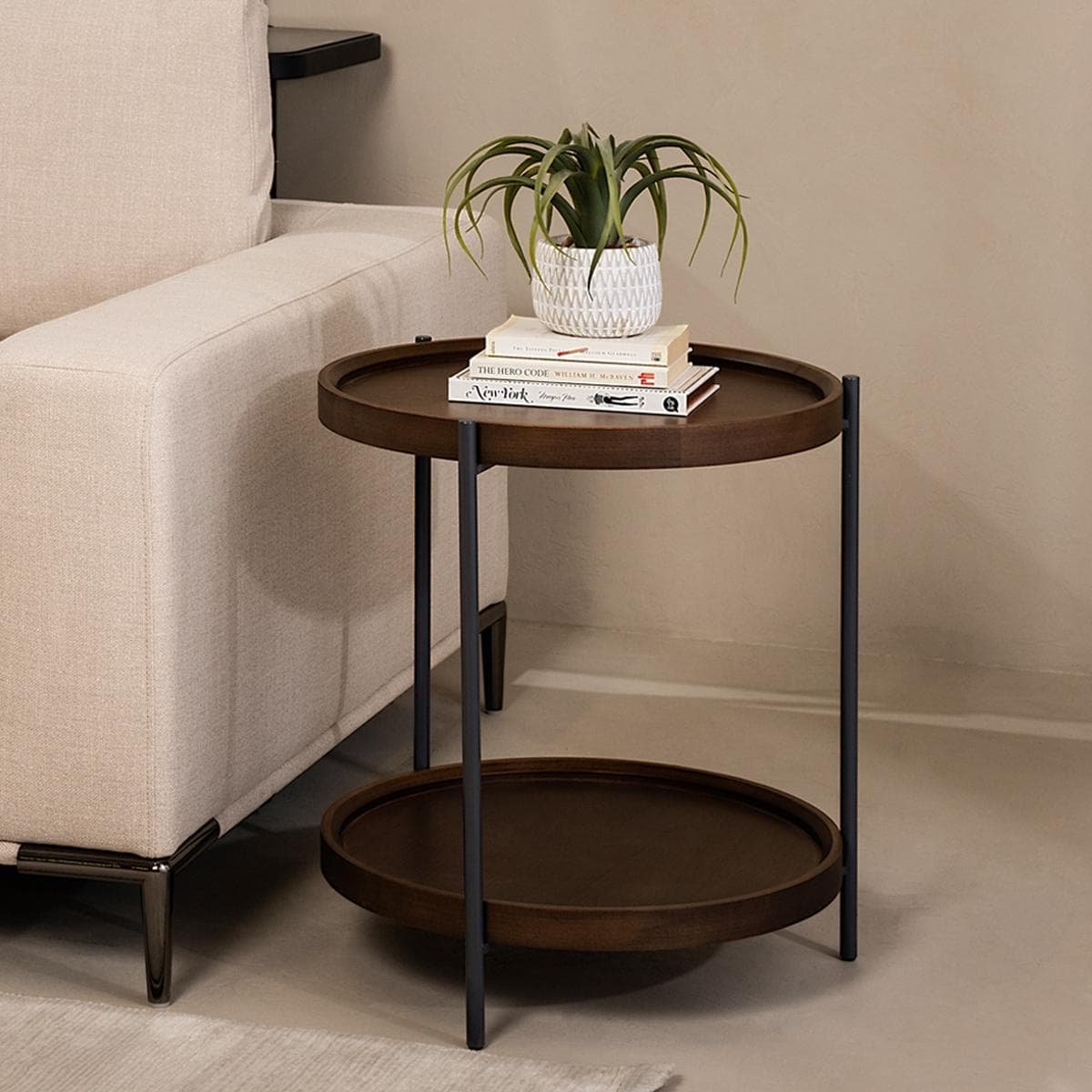 طاولة جانبية فوجي بلون الجوز