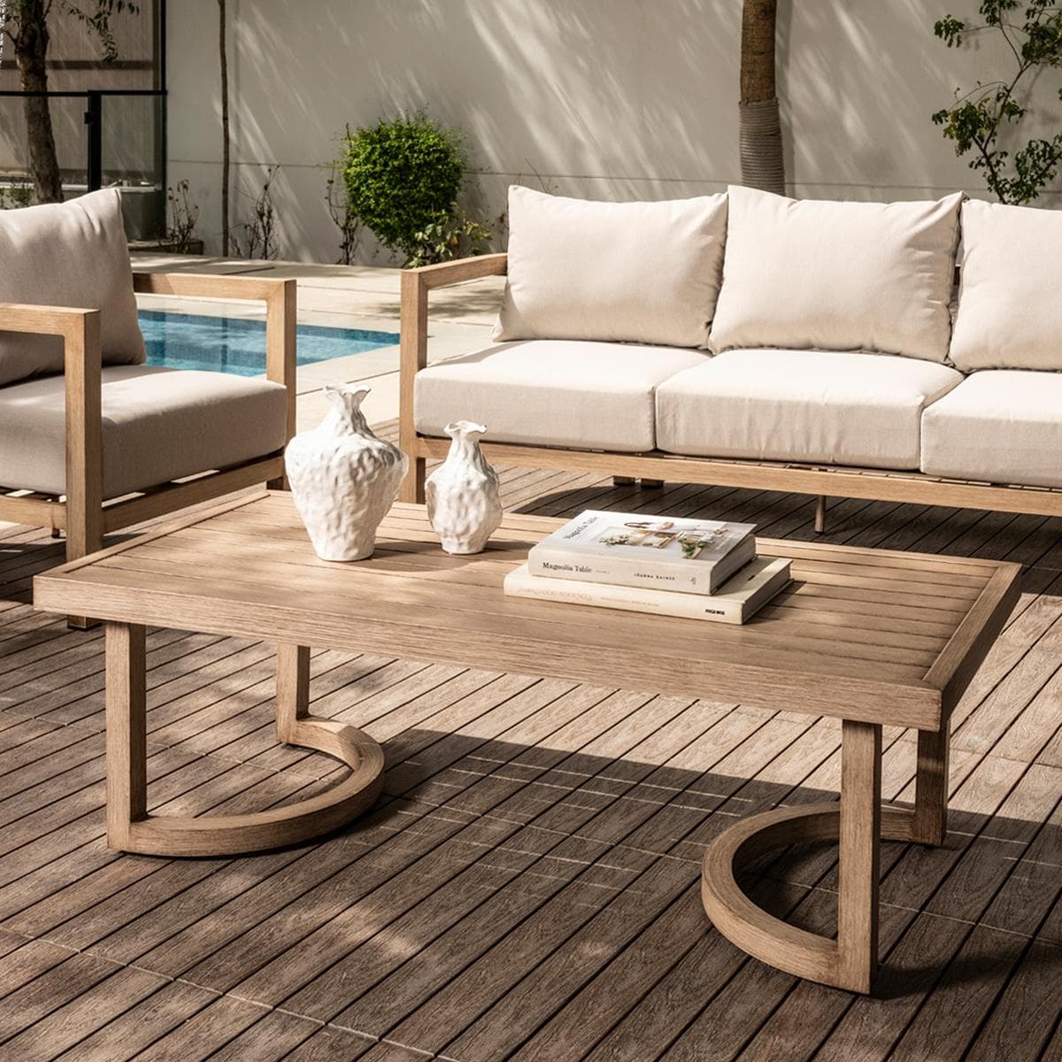 طاولة قهوة نور للقعدات الخارجية بيج