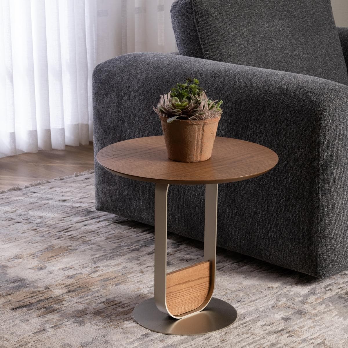 طاولة جانبية منخفضة ليرا بلون خشب البلوط