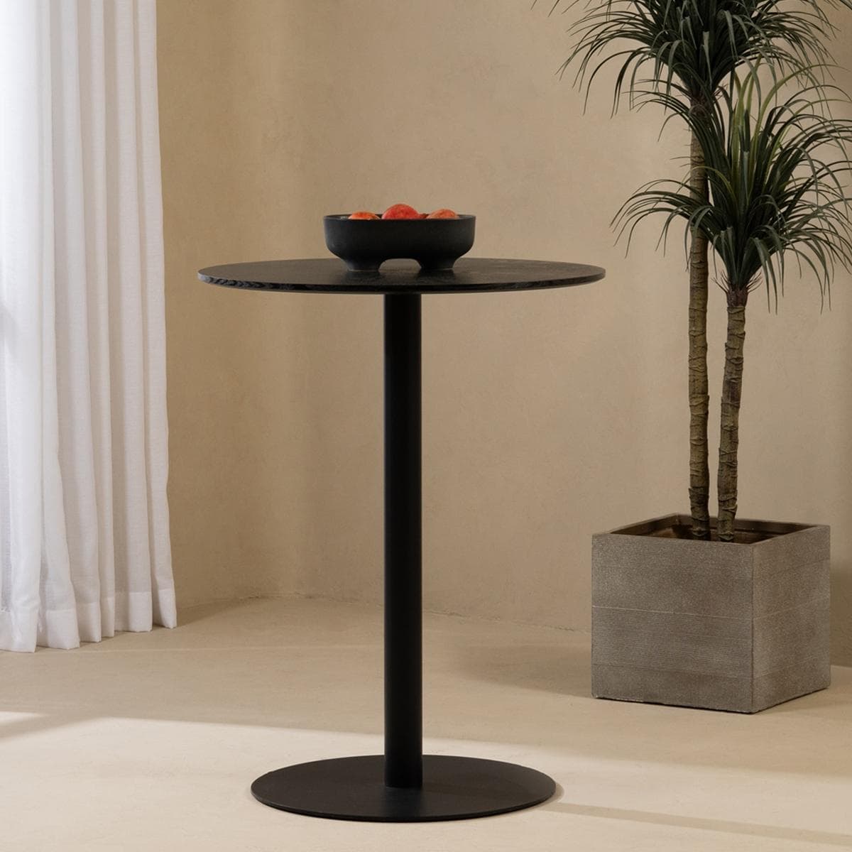 طاولة طعام مستديرة كالب بمقعدين سوداء