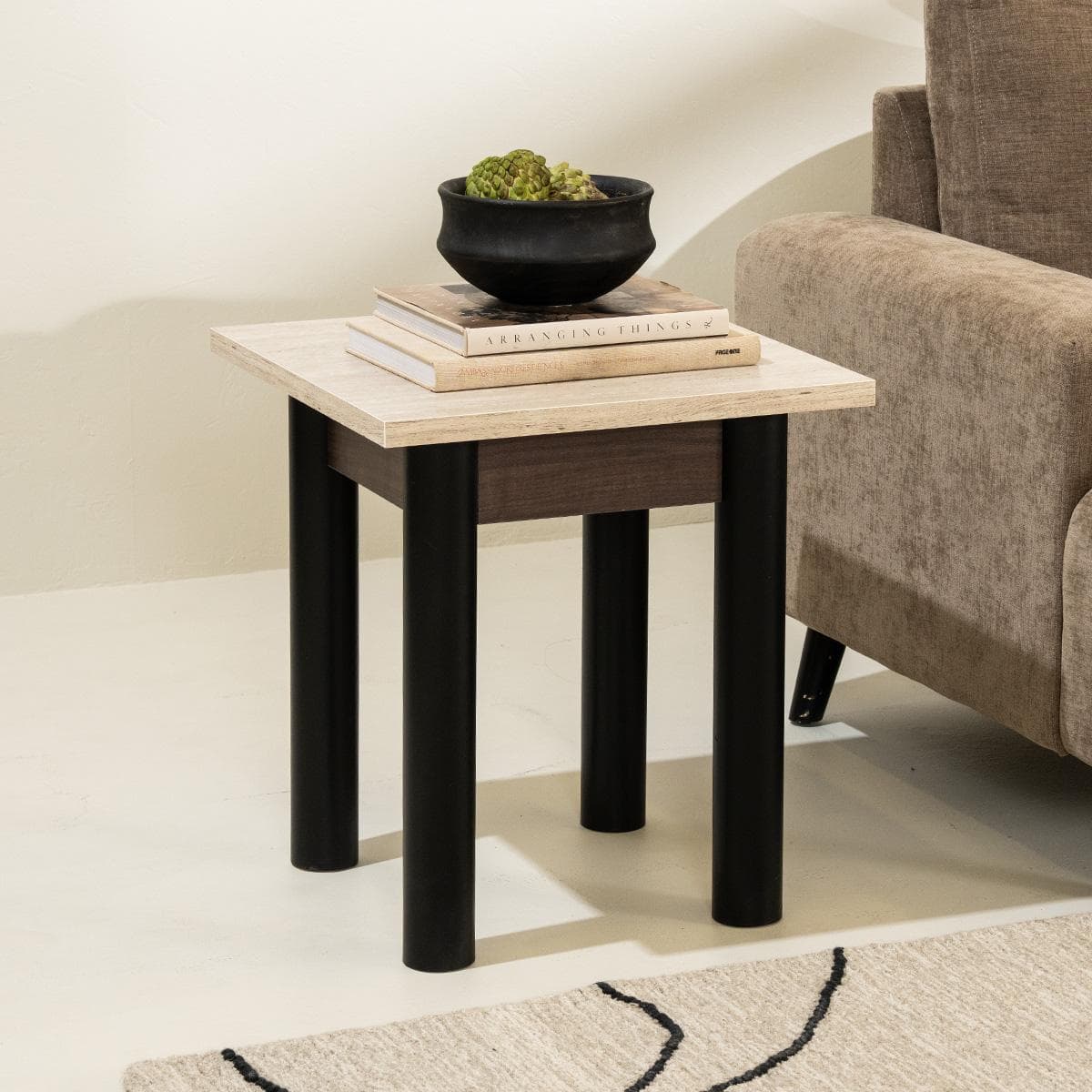 طاولة جانبية نايا بنية