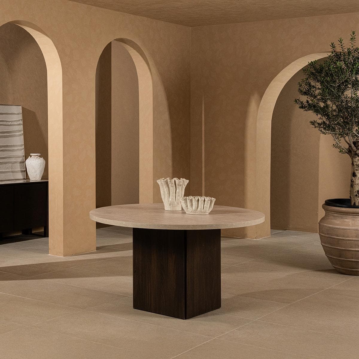 Prato 6-Seater Round Dining Table 160 cm Beige/Brown