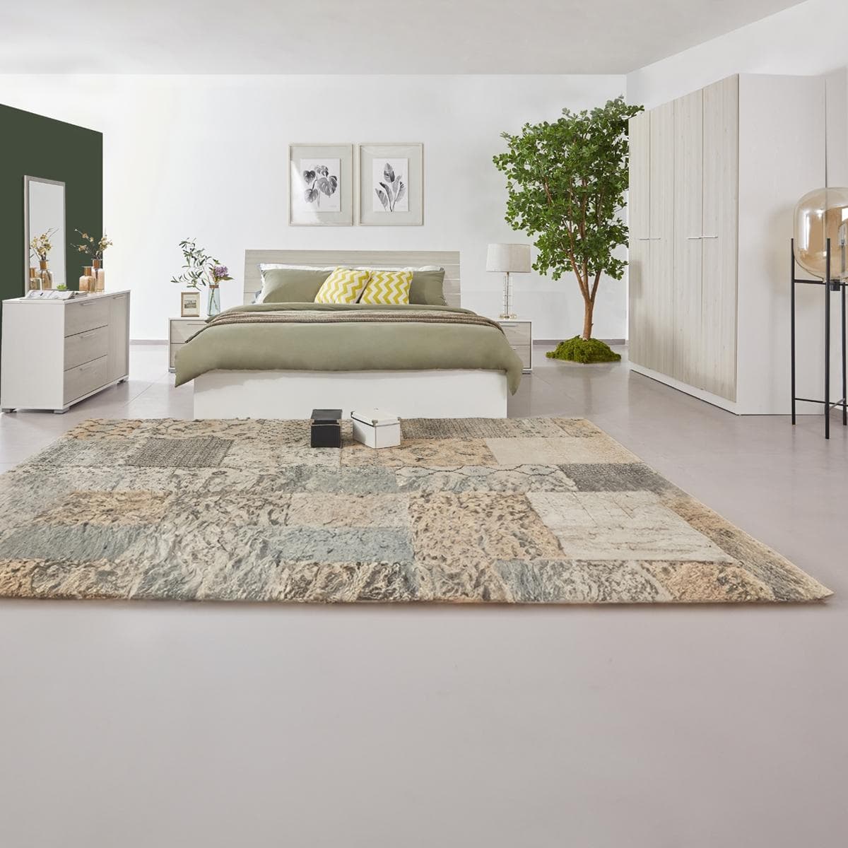 TriXie 180X200 Bedroom Set with Wardrobe