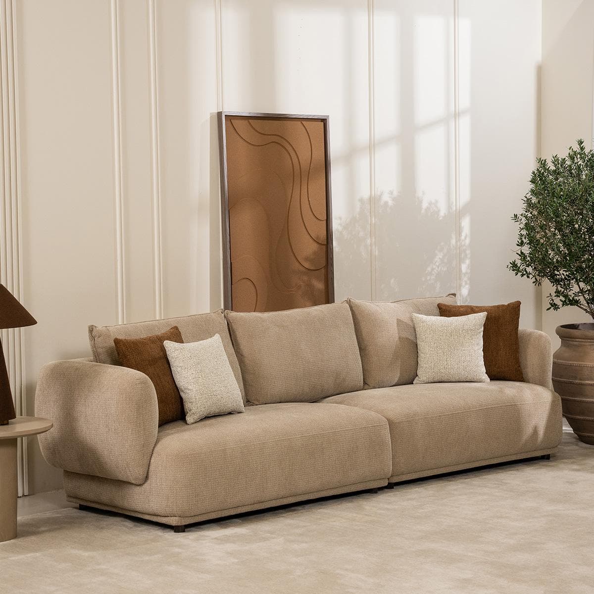 صوفا سيدار 4 مقاعد مع 3 كوشيّات للظهر + 4 وسائد بني فاتح