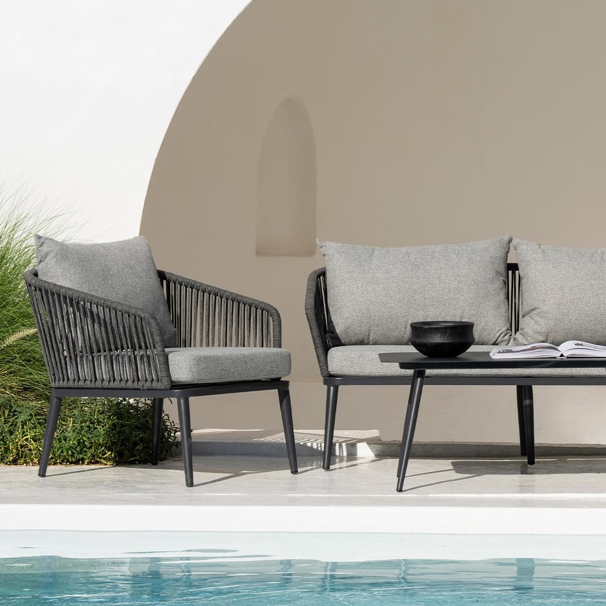 طقم صوفا سابا 3+1+1 للقعدات الخارجية رمادي + طاولة قهوة